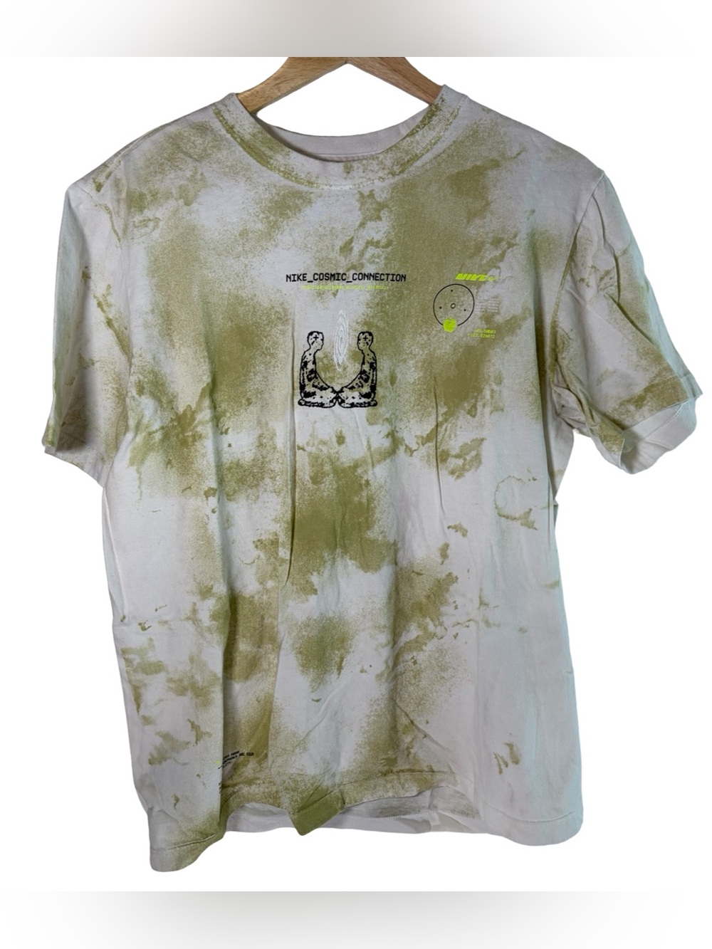 Nike Cosmic Connection Men's Olive Tie-Dye Graphic T-Shirt medium